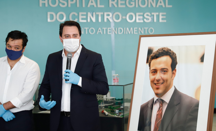 O governador Carlos Massa Ratinho Junior entregou nesta segunda-feira (13) a primeira fase das obras do Hospital Regional de Guarapuava, na Região Centro-Sul do Paraná. O complexo médico vai funcionar inicialmente para atendimento exclusivo de pacientes infectados pelo novo coronavírus.