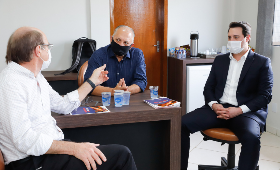 O governador Carlos Massa Ratinho Junior visitou nesta segunda-feira (13) o frigorífico Levo Alimentos, em Umuarama, inaugurado na semana passada, e destacou a geração de empregos no setor.