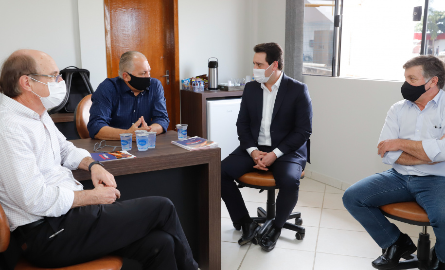 O governador Carlos Massa Ratinho Junior visitou nesta segunda-feira (13) o frigorífico Levo Alimentos, em Umuarama, inaugurado na semana passada, e destacou a geração de empregos no setor.