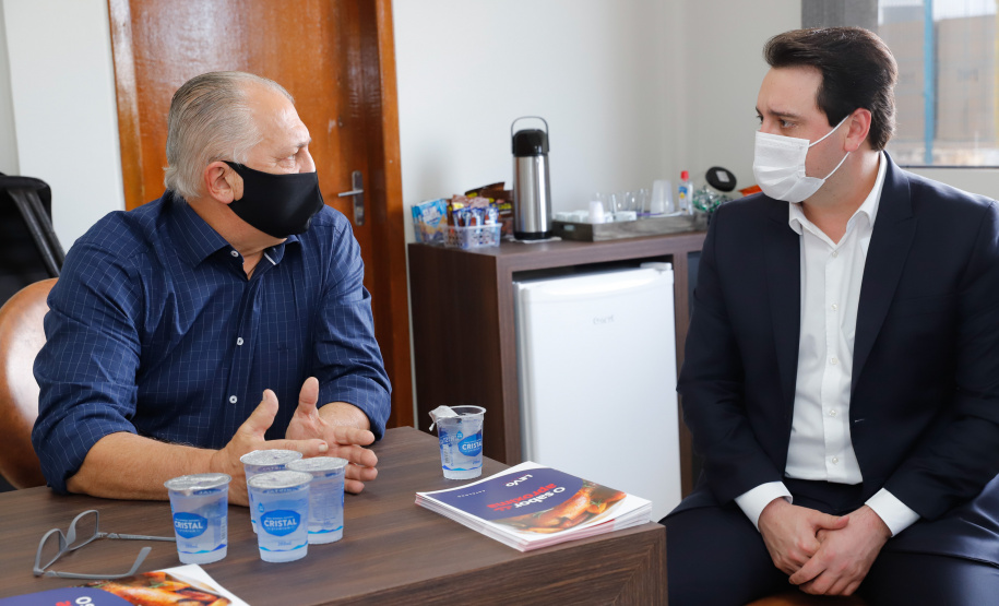 O governador Carlos Massa Ratinho Junior visitou nesta segunda-feira (13) o frigorífico Levo Alimentos, em Umuarama, inaugurado na semana passada, e destacou a geração de empregos no setor.