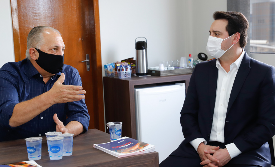 O governador Carlos Massa Ratinho Junior visitou nesta segunda-feira (13) o frigorífico Levo Alimentos, em Umuarama, inaugurado na semana passada, e destacou a geração de empregos no setor.