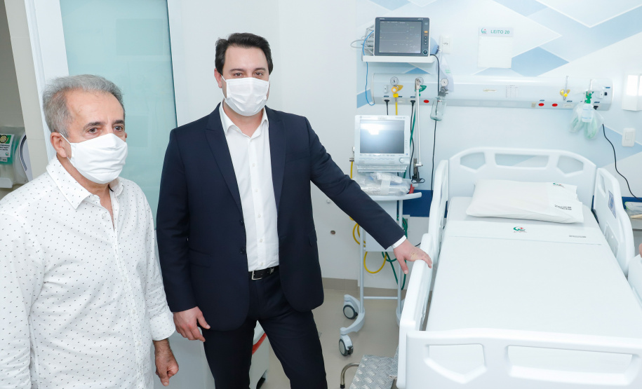 O governador Carlos Massa Ratinho Junior entregou nesta segunda-feira (13) dez novos leitos de Unidade de Terapia Intensiva (UTI) para o Hospital Cemil, em Umuarama, no Noroeste do Estado.