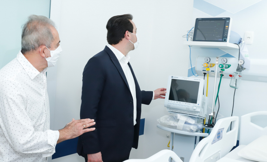 O governador Carlos Massa Ratinho Junior entregou nesta segunda-feira (13) dez novos leitos de Unidade de Terapia Intensiva (UTI) para o Hospital Cemil, em Umuarama, no Noroeste do Estado.