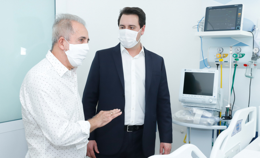 O governador Carlos Massa Ratinho Junior entregou nesta segunda-feira (13) dez novos leitos de Unidade de Terapia Intensiva (UTI) para o Hospital Cemil, em Umuarama, no Noroeste do Estado.