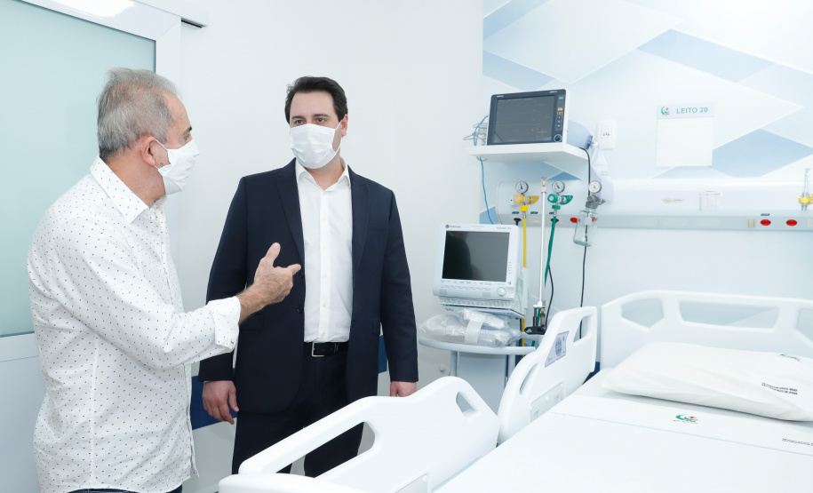 O governador Carlos Massa Ratinho Junior entregou nesta segunda-feira (13) dez novos leitos de Unidade de Terapia Intensiva (UTI) para o Hospital Cemil, em Umuarama, no Noroeste do Estado.