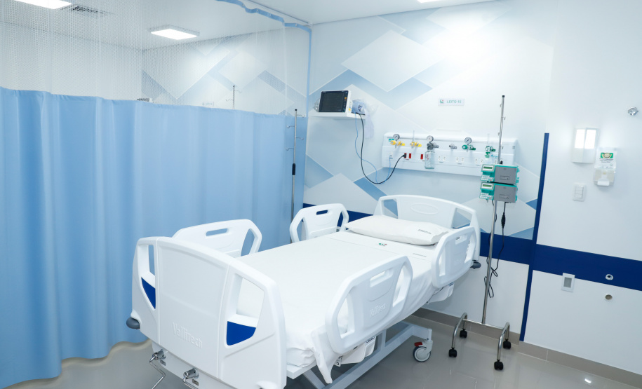 O governador Carlos Massa Ratinho Junior entregou nesta segunda-feira (13) dez novos leitos de Unidade de Terapia Intensiva (UTI) para o Hospital Cemil, em Umuarama, no Noroeste do Estado.