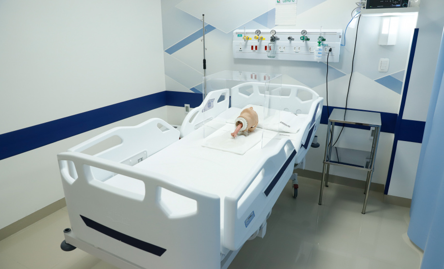 O governador Carlos Massa Ratinho Junior entregou nesta segunda-feira (13) dez novos leitos de Unidade de Terapia Intensiva (UTI) para o Hospital Cemil, em Umuarama, no Noroeste do Estado.