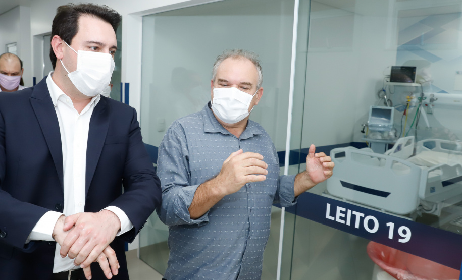 O governador Carlos Massa Ratinho Junior entregou nesta segunda-feira (13) dez novos leitos de Unidade de Terapia Intensiva (UTI) para o Hospital Cemil, em Umuarama, no Noroeste do Estado.