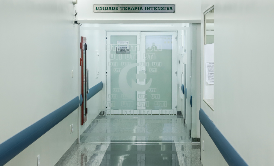 O governador Carlos Massa Ratinho Junior entregou nesta segunda-feira (13) dez novos leitos de Unidade de Terapia Intensiva (UTI) para o Hospital Cemil, em Umuarama, no Noroeste do Estado.