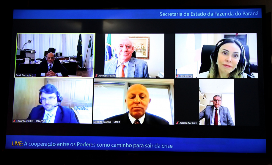 Live promovida pela Secretaria de Estado da Fazenda nesta terça-feira (14), com a participação do presidente do Tribunal de Justiça do Paraná, desembargador Adalberto Jorge Xisto Pereira; do procurador-geral do Ministério Público do Paraná, Gilberto Giacoia; do presidente da Assembleia Legislativa, Ademar Traiano; da procuradora-geral do Estado, Leticia Ferreira da Silva, e do Secretário da Fazenda, Renê Garcia Junior..Foto: Ari Dias/AEN