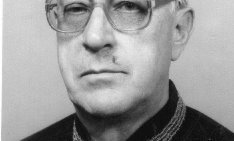 O professor Ernani Straube foi o último diretor-geral do CEP, entre 1966 e 1969. Antes dele, seu pai Guido Straube - que dá o nome à atual sede do colégio - dirigiu o CEP de 1932 a 1937.