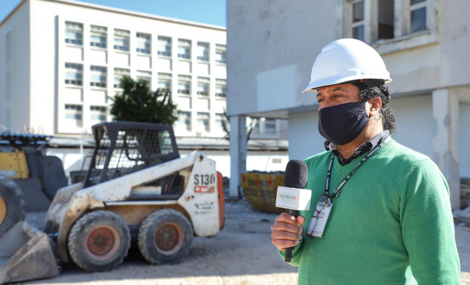 A fachada do prédio está sendo completamente revitalizada