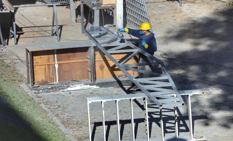 O Colégio Estadual do Paraná (CEP), localizado em Curitiba, está passando pela maior reforma e restauro da história. A sede atual do Colégio foi inaugurada em 1950 e desde então nunca havia sido restaurada. Algumas reformas foram feitas ao longo dos anos, mas esta é a primeira vez que o prédio é restaurando, preservando e resgatando características originais da edificação.