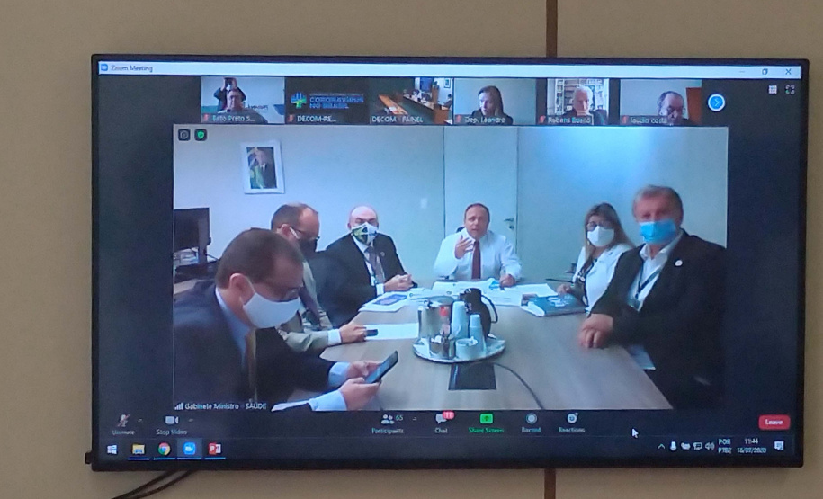 O secretário de Estado da Saúde Beto Preto participou de uma videoconferência nesta quinta-feira (16) com os integrantes da Comissão Externa de Enfrentamento da Pandemia da Covid-19 da Câmara dos Deputados. Participaram o ministro interino da Saúde, Eduardo Pazuello, e a bancada federal do Paraná para discutir a situação pandemia. Foto:  Antonio Américo/SESA