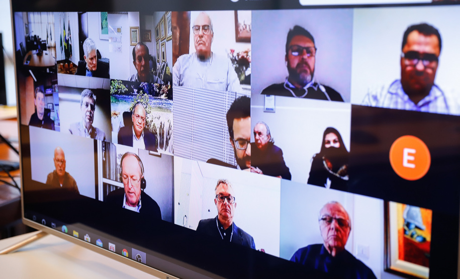 Pensar o Paraná para os próximos 30 anos, criando linhas estratégicas de desenvolvimento com foco na modernização do Estado, geração de riquezas, justiça social e ampliação do bem-estar da população. Esse é o objetivo do Conselho de Desenvolvimento Empresarial e de Infraestrutura do Paraná, formalmente empossado nesta quinta-feira (16) pelo governador Carlos Massa Ratinho Junior em cerimônia por videoconferência.