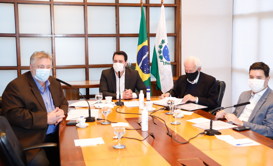 Pensar o Paraná para os próximos 30 anos, criando linhas estratégicas de desenvolvimento com foco na modernização do Estado, geração de riquezas, justiça social e ampliação do bem-estar da população. Esse é o objetivo do Conselho de Desenvolvimento Empresarial e de Infraestrutura do Paraná, formalmente empossado nesta quinta-feira (16) pelo governador Carlos Massa Ratinho Junior em cerimônia por videoconferência.