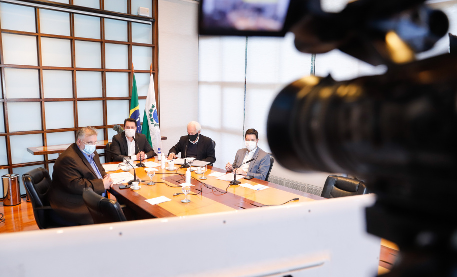 Pensar o Paraná para os próximos 30 anos, criando linhas estratégicas de desenvolvimento com foco na modernização do Estado, geração de riquezas, justiça social e ampliação do bem-estar da população. Esse é o objetivo do Conselho de Desenvolvimento Empresarial e de Infraestrutura do Paraná, formalmente empossado nesta quinta-feira (16) pelo governador Carlos Massa Ratinho Junior em cerimônia por videoconferência.