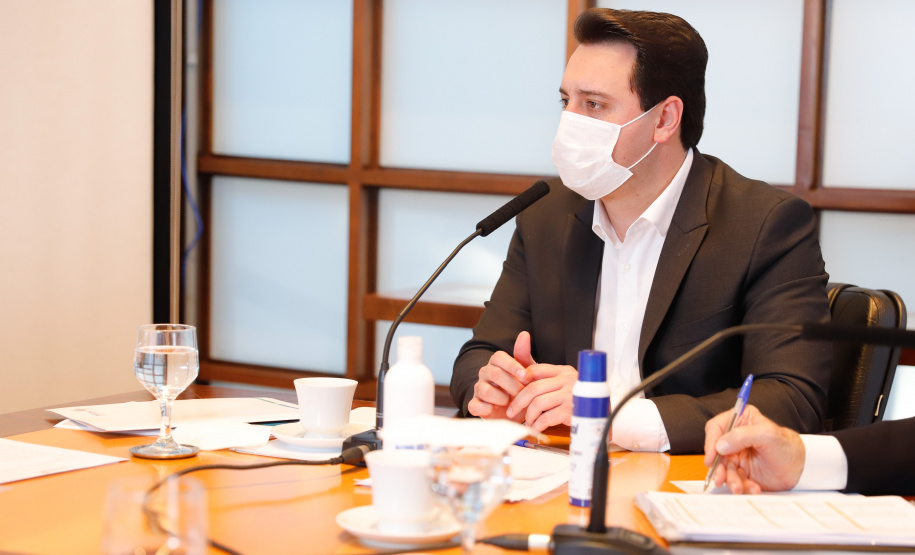 Pensar o Paraná para os próximos 30 anos, criando linhas estratégicas de desenvolvimento com foco na modernização do Estado, geração de riquezas, justiça social e ampliação do bem-estar da população. Esse é o objetivo do Conselho de Desenvolvimento Empresarial e de Infraestrutura do Paraná, formalmente empossado nesta quinta-feira (16) pelo governador Carlos Massa Ratinho Junior em cerimônia por videoconferência.