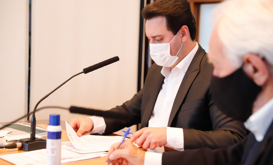 Pensar o Paraná para os próximos 30 anos, criando linhas estratégicas de desenvolvimento com foco na modernização do Estado, geração de riquezas, justiça social e ampliação do bem-estar da população. Esse é o objetivo do Conselho de Desenvolvimento Empresarial e de Infraestrutura do Paraná, formalmente empossado nesta quinta-feira (16) pelo governador Carlos Massa Ratinho Junior em cerimônia por videoconferência.