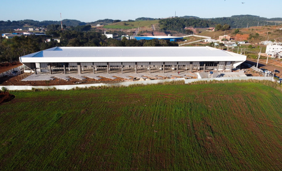 Rodoviaria Fco Beltrao Obras da nova rodoviária de Francisco Beltrao com mais de 6.300 m², que contará 12 plataformas para ônibus, além de lojas, guichês, restaurantes, espaço para taxistas e mototaxistas, jardim no centro e salas de espera para os usuários. A construcao do Terminal Rodoviario faz parte do Plano de Apoio ao Desenvolvimento dos Municipios - PAMFoto: Geraldo Bubniak/AEN