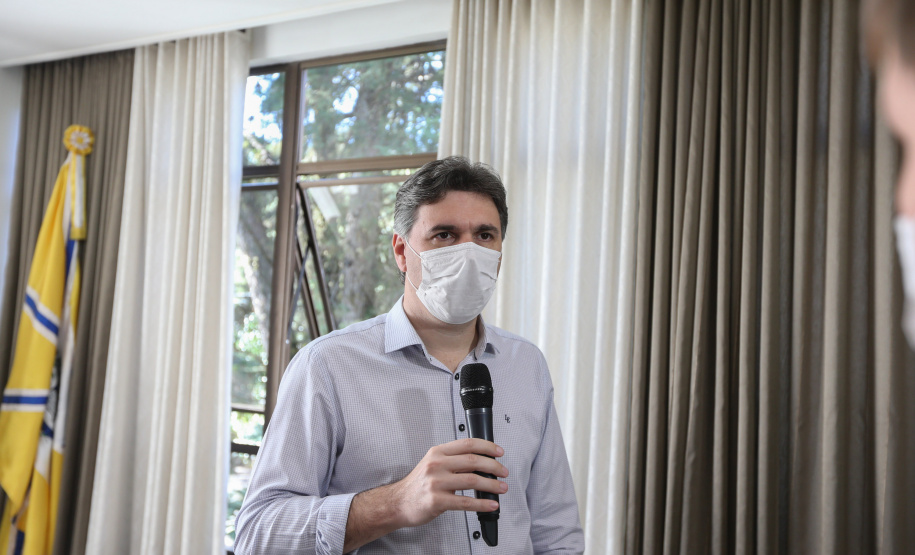 Rodoviaria Fco Beltrao Obras da nova rodoviária de Francisco Beltrao com mais de 6.300 m², que contará 12 plataformas para ônibus, além de lojas, guichês, restaurantes, espaço para taxistas e mototaxistas, jardim no centro e salas de espera para os usuários. A construcao do Terminal Rodoviario faz parte do Plano de Apoio ao Desenvolvimento dos Municipios - PAM. Entrevista com o Prefeito Cleber Fontana.Foto: Geraldo Bubniak/AEN