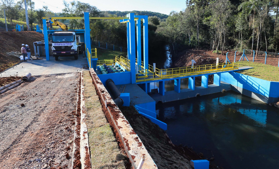 Barragem Cascavel As obras da nova captação de água de Cascavel nas margens do Rio São José, no Distrito de São Salvador, a barragem no rio, as estações de bombeamento e um desarenador, que terá a função de retirar os materiais mais pesados da água, como areia e terra. A nova estrutura ampliará em 25% a capacidade de tratamento de água no município.Foto: Geraldo Bubniak/AEN