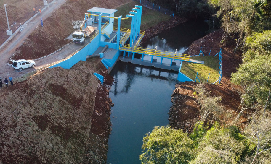 Barragem Cascavel As obras da nova captação de água de Cascavel nas margens do Rio São José, no Distrito de São Salvador, a barragem no rio, as estações de bombeamento e um desarenador, que terá a função de retirar os materiais mais pesados da água, como areia e terra. A nova estrutura ampliará em 25% a capacidade de tratamento de água no município.Foto: Geraldo Bubniak/AEN