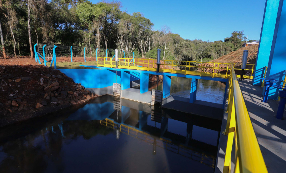 Barragem Cascavel As obras da nova captação de água de Cascavel nas margens do Rio São José, no Distrito de São Salvador, a barragem no rio, as estações de bombeamento e um desarenador, que terá a função de retirar os materiais mais pesados da água, como areia e terra. A nova estrutura ampliará em 25% a capacidade de tratamento de água no município.Foto: Geraldo Bubniak/AEN