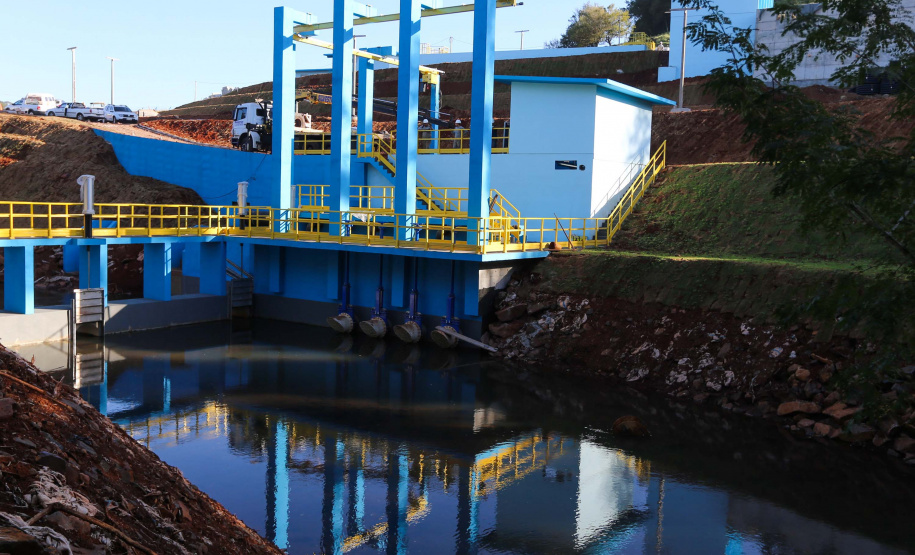 Barragem Cascavel As obras da nova captação de água de Cascavel nas margens do Rio São José, no Distrito de São Salvador, a barragem no rio, as estações de bombeamento e um desarenador, que terá a função de retirar os materiais mais pesados da água, como areia e terra. A nova estrutura ampliará em 25% a capacidade de tratamento de água no município.Foto: Geraldo Bubniak/AEN