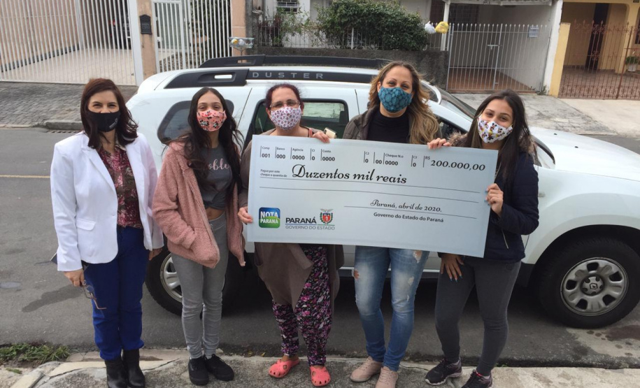 Nota Paraná entrega cheques de R$ 1 milhão e de R$ 200 mil aos sorteados de julho. Foto:SEFA