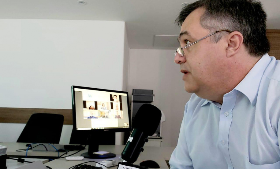 O secretário de Estado da Saúde, Beto Preto, e a coordenadora de Vigilância Epidemiológica da Sesa, Acácia Nasr, participaram de reunião com médicos especialistas na manhã desta sexta-feira (17). Este foi mais um dos frequentes encontros em que são apresentados estudos, considerações, sugestões e discutidas informações que norteiam as decisões da secretaria estadual.
Foto:SESA