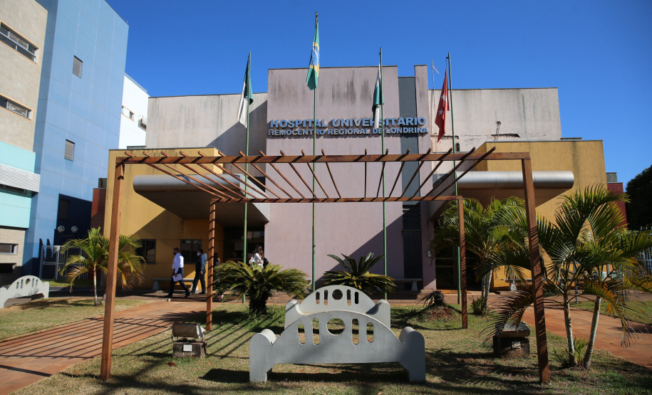 O secretário de Estado da Saúde Beto Preto entrega 57 novos leitos no Hospital Universitário (HU) de Londrina, sendo destinados exclusivamente aos pacientes confirmados e suspeitos da Covid-19, sendo 32 de UTI (adulto e pediátrica) e 25 de enfermaria.   20/07/2020 -  Foto: Geraldo Bubniak/AEN