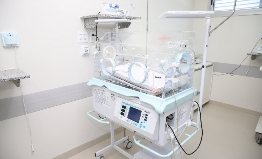 O secretário de Estado da Saúde Beto Preto entrega 57 novos leitos no Hospital Universitário (HU) de Londrina, sendo destinados exclusivamente aos pacientes confirmados e suspeitos da Covid-19, sendo 32 de UTI (adulto e pediátrica) e 25 de enfermaria.   20/07/2020 -  Foto: Geraldo Bubniak/AEN