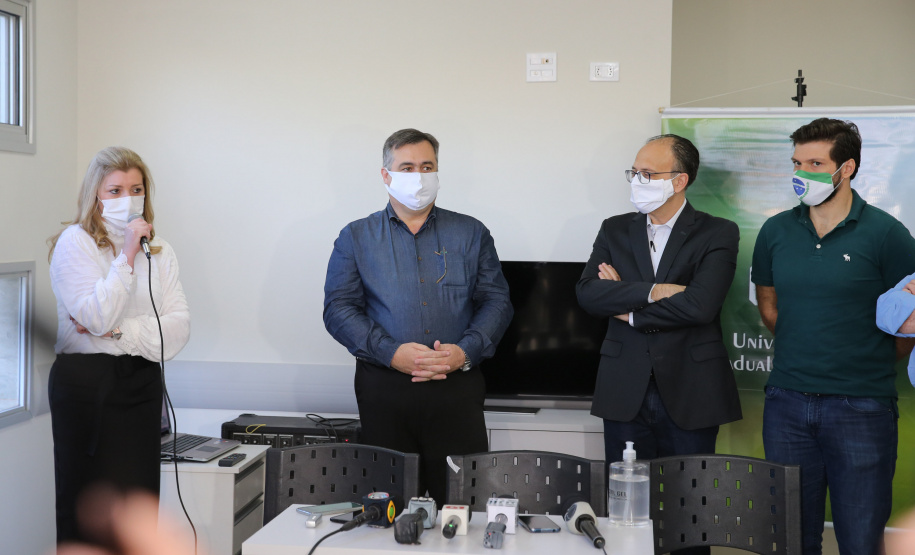 O secretário de Estado da Saúde Beto Preto entrega 57 novos leitos no Hospital Universitário (HU) de Londrina, sendo destinados exclusivamente aos pacientes confirmados e suspeitos da Covid-19, sendo 32 de UTI (adulto e pediátrica) e 25 de enfermaria.   20/07/2020 -  Foto: Geraldo Bubniak/AEN