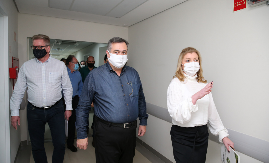 O secretário de Estado da Saúde Beto Preto entrega 57 novos leitos no Hospital Universitário (HU) de Londrina, sendo destinados exclusivamente aos pacientes confirmados e suspeitos da Covid-19, sendo 32 de UTI (adulto e pediátrica) e 25 de enfermaria.   20/07/2020 -  Foto: Geraldo Bubniak/AEN