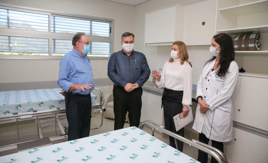 O secretário de Estado da Saúde Beto Preto entrega 57 novos leitos no Hospital Universitário (HU) de Londrina, sendo destinados exclusivamente aos pacientes confirmados e suspeitos da Covid-19, sendo 32 de UTI (adulto e pediátrica) e 25 de enfermaria.   20/07/2020 -  Foto: Geraldo Bubniak/AEN