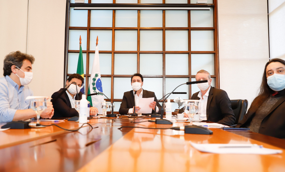 O governador Carlos Massa Ratinho Junior se reuniu por videoconferência nesta segunda-feira (20) com os 30 deputados federais que representam o Paraná em Brasília para discutir modelagem, obras e trechos previstos no novo Anel de Integração