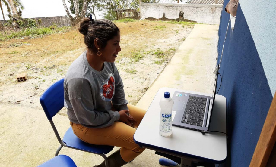Professores realizam tutoria pedagógica via Meet com alunos das ilhas do litoral paranaense. Foto:SEED