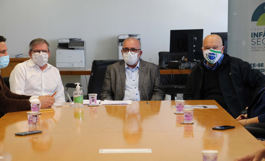 Para levar mais inclusão aos paranaenses, a Secretaria da Justiça, Família e Trabalho do Governo, em parceria com a Companhia de Habitação do Paraná e as Prefeituras de Santa Cruz do Monte Castelo e Querência do Norte firmaram nesta terça-feira (21) um plano de trabalho para construção de 71 unidades habitacionais