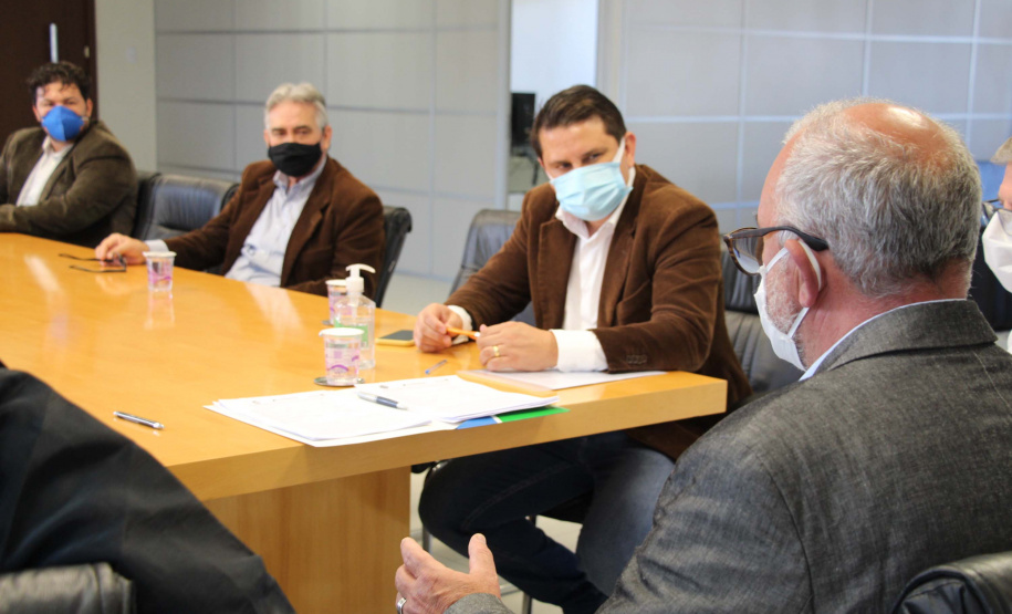 Para levar mais inclusão aos paranaenses, a Secretaria da Justiça, Família e Trabalho do Governo, em parceria com a Companhia de Habitação do Paraná e as Prefeituras de Santa Cruz do Monte Castelo e Querência do Norte firmaram nesta terça-feira (21) um plano de trabalho para construção de 71 unidades habitacionais