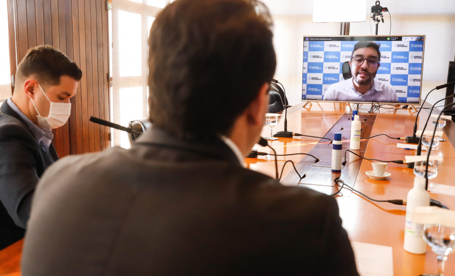 O governador Carlos Massa Ratinho Junior conheceu nesta quarta-feira (22) um projeto elaborado pela empresa Terminal de Contêineres de Paranaguá (TCP), que planeja investir cerca de R$ 2,5 bilhões nos próximos anos no Porto de Paranaguá e gerar 10 mil empregos.