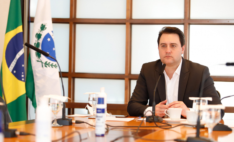 O governador Carlos Massa Ratinho Junior conheceu nesta quarta-feira (22) um projeto elaborado pela empresa Terminal de Contêineres de Paranaguá (TCP), que planeja investir cerca de R$ 2,5 bilhões nos próximos anos no Porto de Paranaguá e gerar 10 mil empregos.