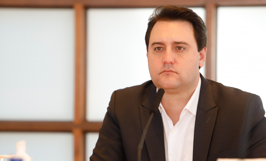 O governador Carlos Massa Ratinho Junior conheceu nesta quarta-feira (22) um projeto elaborado pela empresa Terminal de Contêineres de Paranaguá (TCP), que planeja investir cerca de R$ 2,5 bilhões nos próximos anos no Porto de Paranaguá e gerar 10 mil empregos.