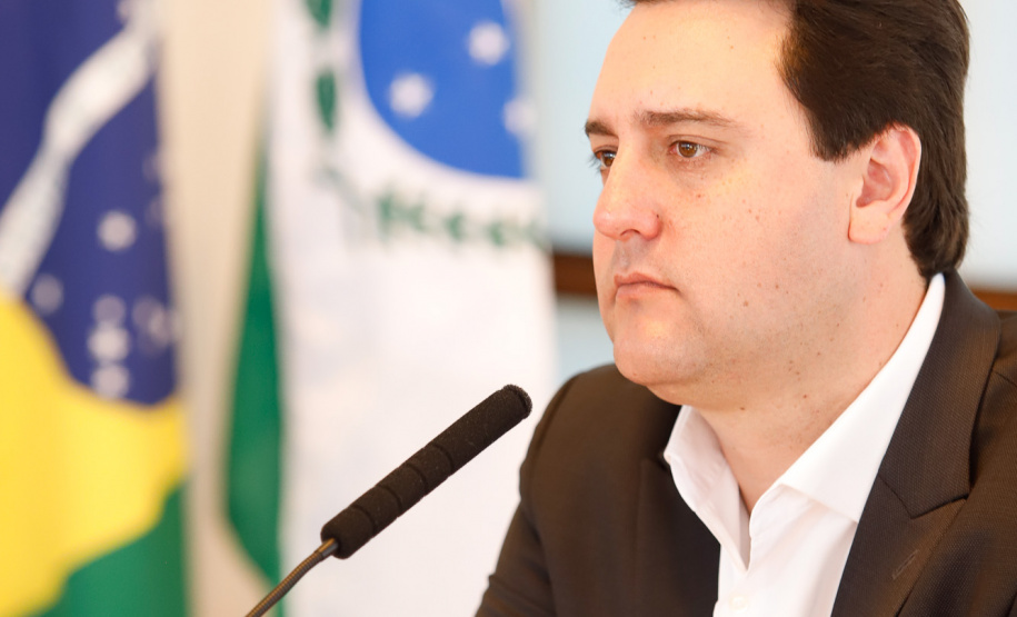 O governador Carlos Massa Ratinho Junior conheceu nesta quarta-feira (22) um projeto elaborado pela empresa Terminal de Contêineres de Paranaguá (TCP), que planeja investir cerca de R$ 2,5 bilhões nos próximos anos no Porto de Paranaguá e gerar 10 mil empregos.