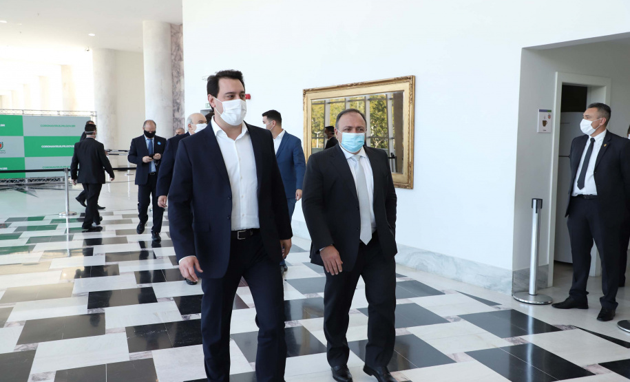 Governador Carlos Massa Ratinho Junior, recebe o ministro interino Eduardo Pazuello.Governador Carlos Massa Ratinho Junior, recebe o ministro interino Eduardo Pazuello.