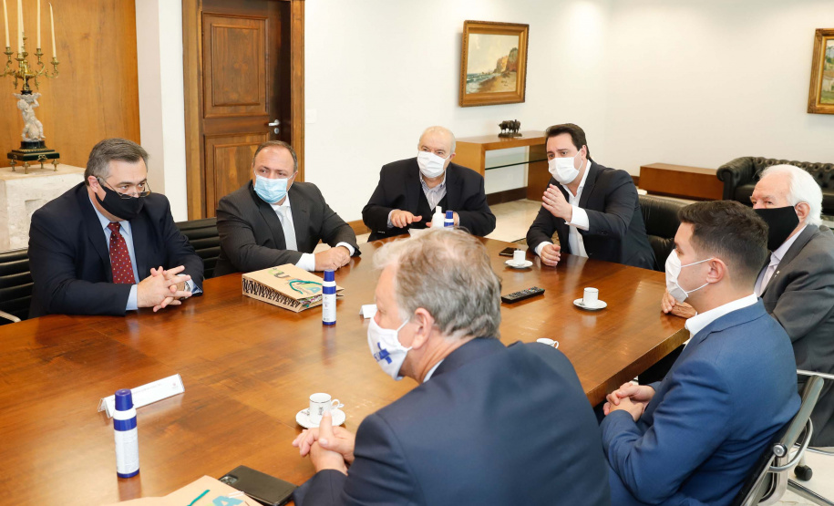 Governador Carlos Massa Ratinho Junior, recebe o ministro interino Eduardo Pazuello.