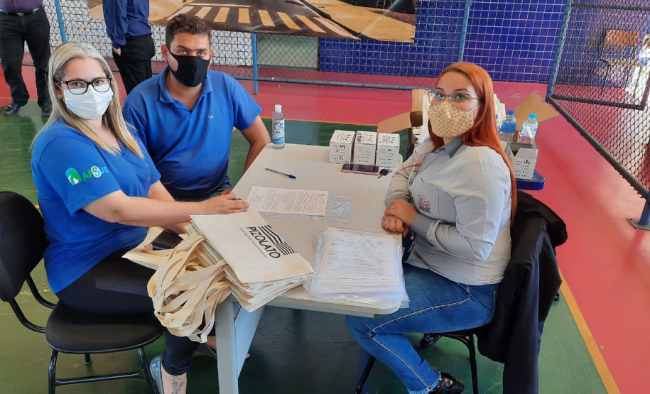 Cem famílias de Santa Mariana, município da região Norte do Paraná, receberam nesta quinta-feira (23) as chaves da casa própria. Elas são as novas proprietárias do Residencial Albertino Delamuta, que recebeu um investimento de R$ 6,6 milhões do Governo do Estado, Governo Federal e prefeitura. Foto:Pizolato