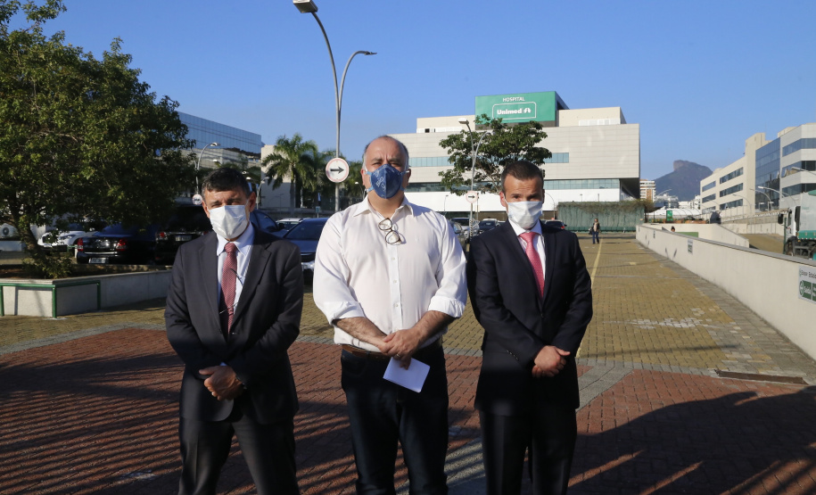 Paraná recebe anestésicos e relaxantes musculares do Hospital Unimed, do Rio de Janeiro. Uma aeronave do governo foi buscar. Estado também já está habilitado no processo de compra pelo Ministério da Saúde.
Foto: Gilson Abreu/AEN