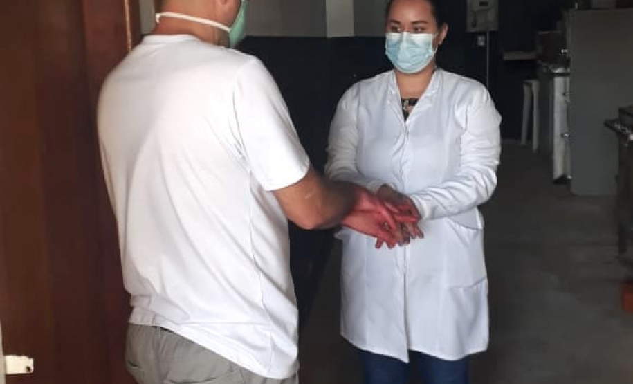 O Programa de Apoio Institucional para Ações de Prevenção e Cuidados diante da Pandemia do Novo Coronavírus abriu 1.064 vagas para contratação de bolsistas e investimento de R$ 8 milhões. Profissionais de saúde e estudantes de diferentes cursos foram selecionados por meio de edital. Até agora, cerca de 700 bolsistas já estão contratados e trabalhando em diversas frentes, entre elas delegacias e unidades prisionais.
Foto: Depen