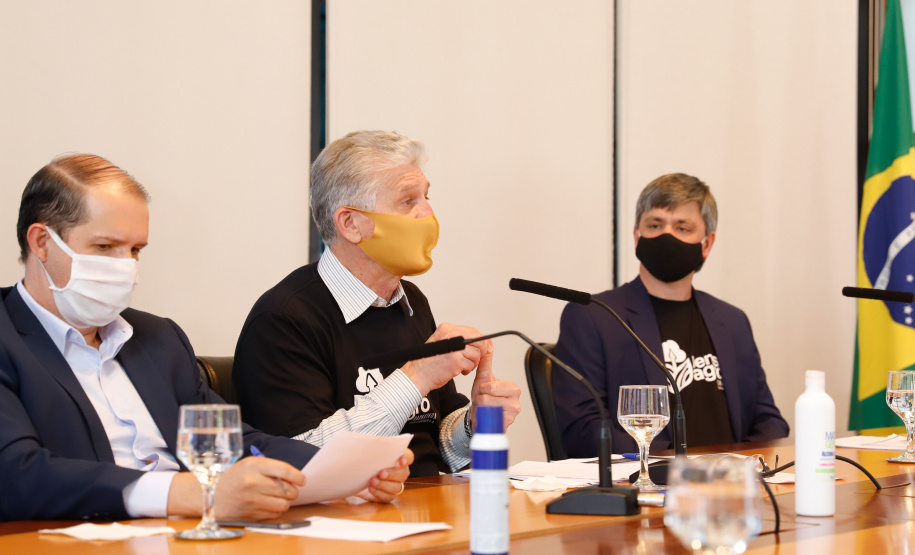 A Granja do Canguiri, ex-residência oficial dos governadores paranaenses, terá uma nova utilidade e será transformada na Escola Agrícola 4.0. O governador Carlos Massa Ratinho Junior assinou nesta terça-feira (28) o documento que formaliza a transferência do imóvel, localizado em Pinhais, na Região Metropolitana de Curitiba, para a Secretaria de Estado da Educação e do Esporte, que será responsável pela implantação do projeto-piloto da unidade.